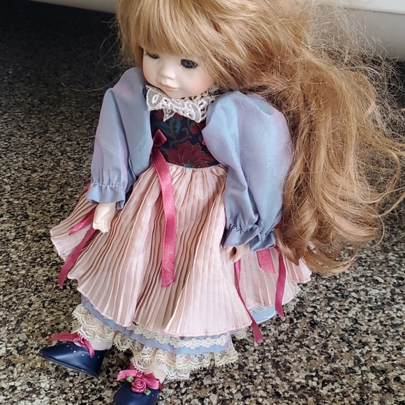 Christine Cecile porcelain doll - Picture 3 of 4